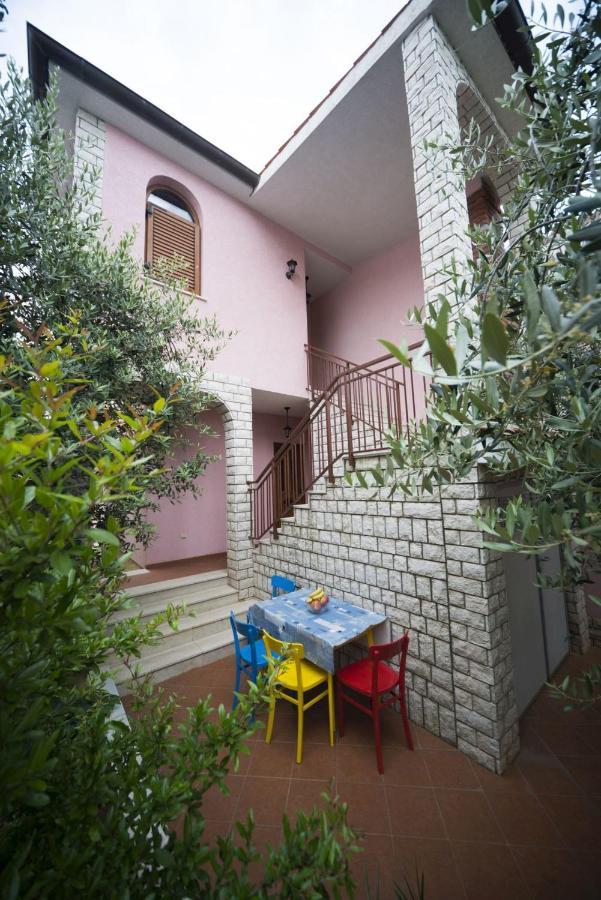 Comfortable Apartments In Peroj Near The Sea Exterior photo